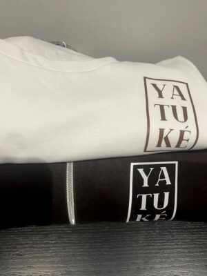 Sudadera con vinilo personalizado