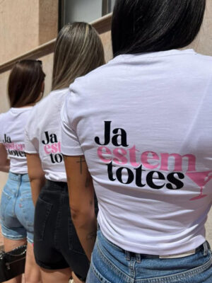 Camiseta con vinilo personalizado