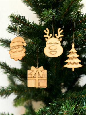Pack de 4 Adornos Navideños de Madera – Papá Noel, Reno, Regalo y Árbol